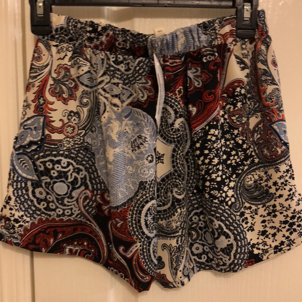 Pattern flowy shorts